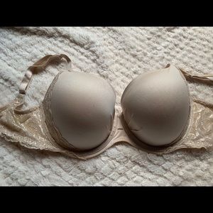 Victoria’s Secret fabulous bra 34DDD
